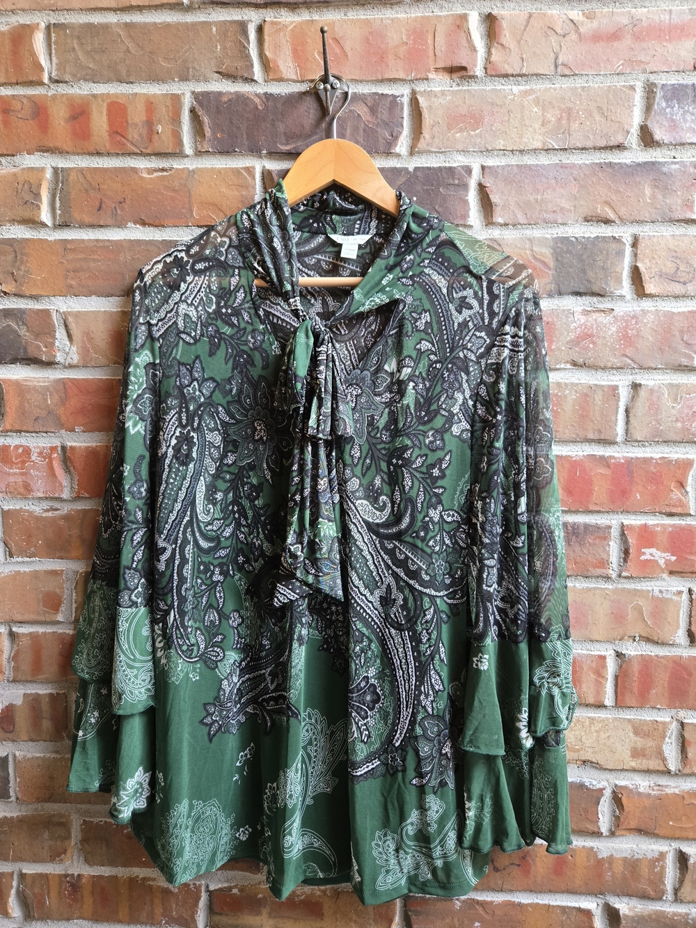 Cato Green and Black Paisley Tie-Neck Top Ruffle Sleeves Feminine Built In Tank